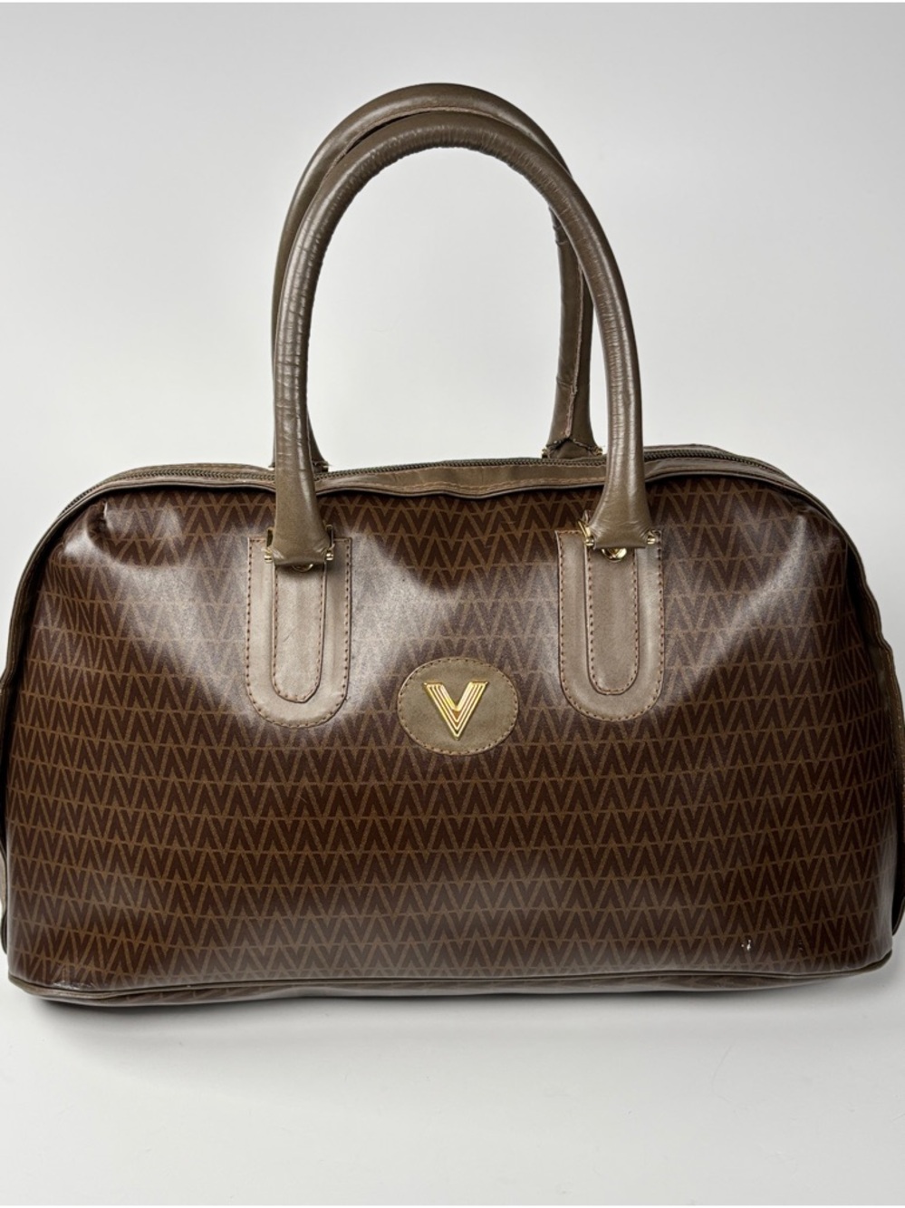 Mario Valentino boston Sachel Bag - Classic Women's Handbag. Smal mark on bottom